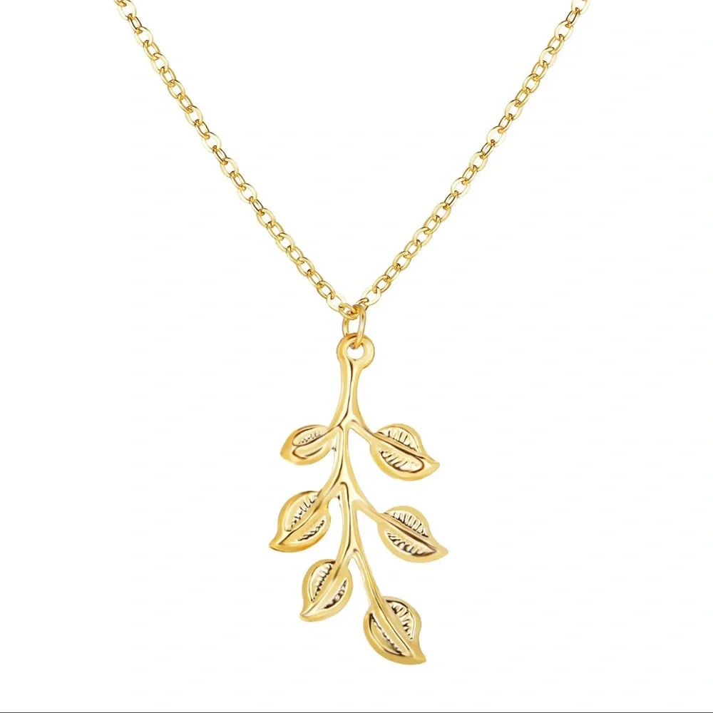 NWOT Leaves charm on gold-tone Necklace with chain - Picture 4 of 10